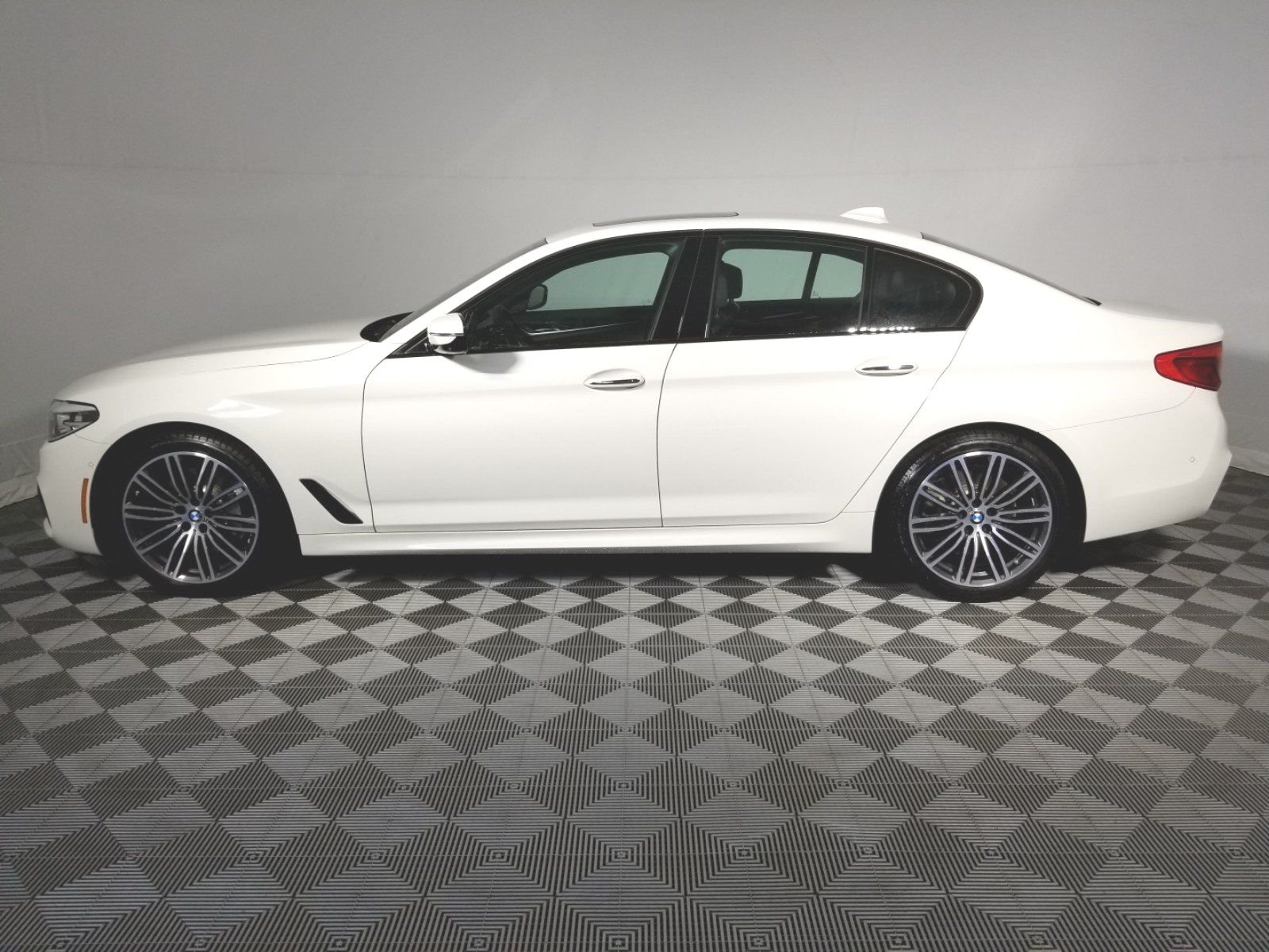 Pre Owned 2018 Bmw 5 Series 540i Xdrive 4dr Car In Wayne 17287d Pre Owned 2018 Bmw 5 Series 540i Xdrive